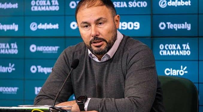 Vasco contrata profissional odiado por clube brasileiro