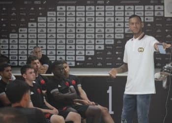 Vasco fecha segunda contratação após anúncio de Coutinho