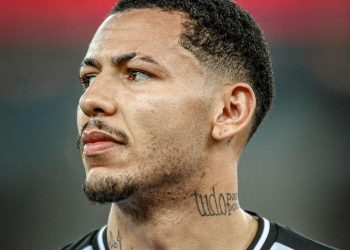 Custou milhões ao Vasco e hoje treina separado