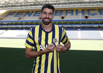 Vasco tem interesse em Luan Peres? Confira