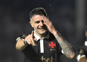 Melhor atacante do Rio, Vegetti mira artilharia do Brasileirão e da Copa do Brasil