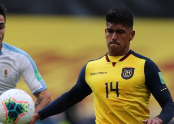 Vasco mira novo zagueiro no mercado