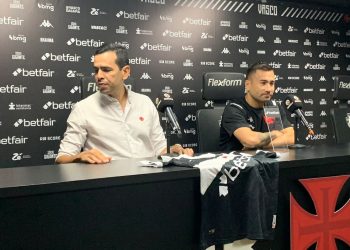 Vasco vai contratar? Diretor do clube abre o jogo