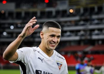 Vasco faz proposta por atacante Alex Arce, da LDU