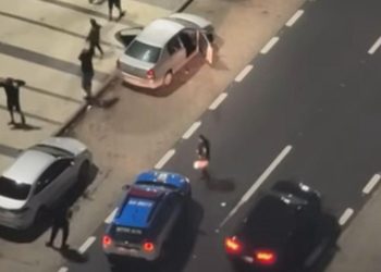 Torcida do Vasco não deixa jogadores do Athletico-PR dormirem