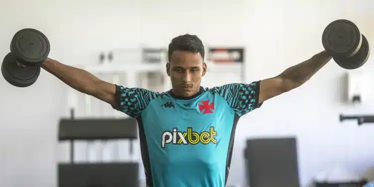 Matheus Julião, do Vasco, acerta saída para o futebol português