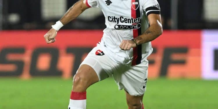 Confira números do novo zagueiro argentino do Vasco