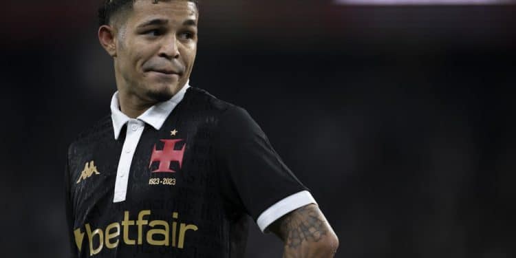 Vasco: confira quanto tempo Adson desfalcará o time