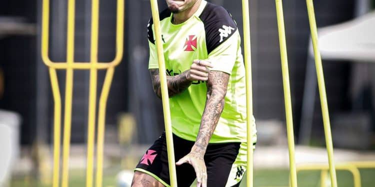 Como está a situação de Coutinho no Vasco? Confira
