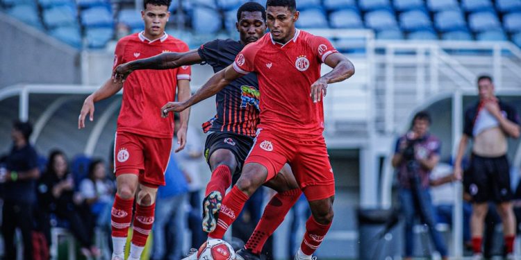 Vasco contrata três destaques e reforça sua base