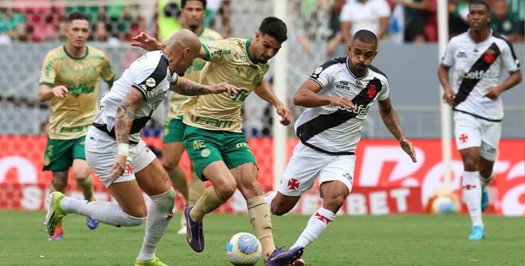 Jogador criticado pela torcida do Vasco faz boa partida e ganha elogios