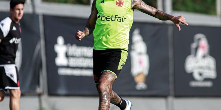 Ótima notícia! Jair está perto de retornar ao Vasco; veja possível data