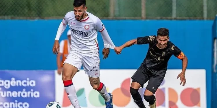 Ex-zagueiro do Vasco estreia com vitória em Portugal