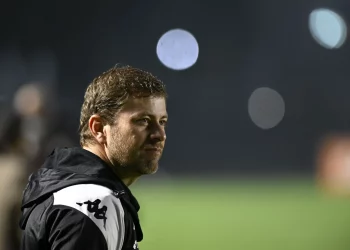 Promessa do Vasco enfrenta dificuldades para se firmar no time principal