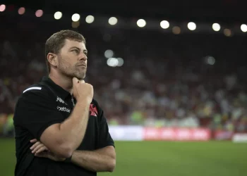 Vasco encontra brecha para surpreender o Palmeiras