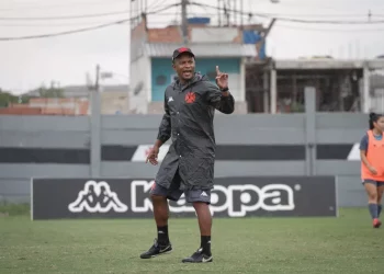 Flamengo contrata ex-profissional do Vasco