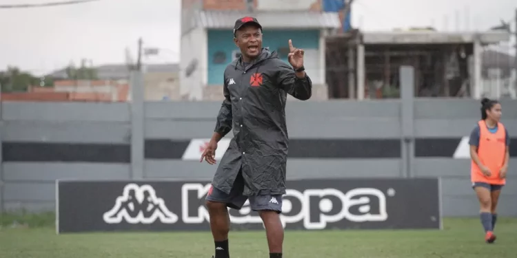 Flamengo contrata ex-profissional do Vasco