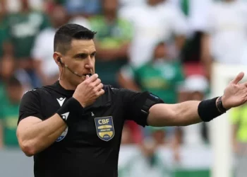 Jogador do Palmeiras revela "conversa" com arbitragem e deixa torcida do Vasco furiosa