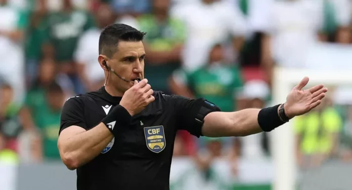 Jogador do Palmeiras revela "conversa" com arbitragem e deixa torcida do Vasco furiosa