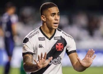 Vasco acerta a saída de atacante após não render no profissional