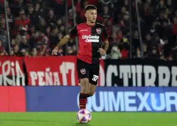 Newell's demora para enviar documentação e Vasco fica sem zagueiro