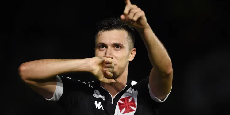 Vasco: veja números de Lucas Piton entre todos os laterais da Série A