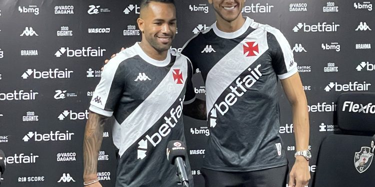 Prioridades mudam: Souza e Alex Teixeira perdem espaço no Vasco