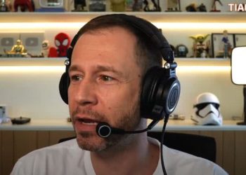 Tiago Leifert se entrega ao Vasco após classificação