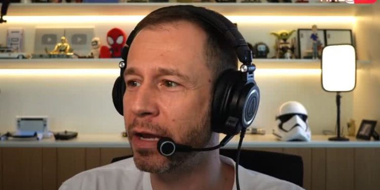 Tiago Leifert se entrega ao Vasco após classificação