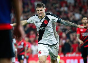 Craque do Vasco se incomoda com situação vivida no clube