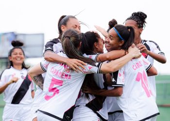 Desrespeito histórico: diretoria do Vasco ignora torcida e jogo da semifinal do Carioca Feminino será no Nivaldo Pereira