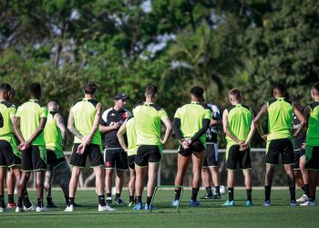 Com mudanças, confira a provável escalação do Vasco contra o Atlético-MG