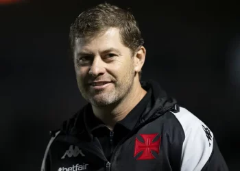 Craque do Vasco retorna aos treinos após lesão grave