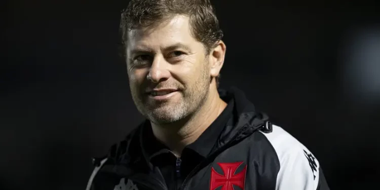 Craque do Vasco retorna aos treinos após lesão grave