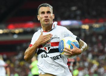 São Paulo retorna aos treinos com grande novidade para enfrentar o Vasco