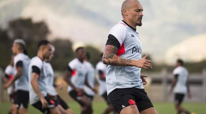 Qual dupla de zaga tem o melhor aproveitamento no Vasco? Confira