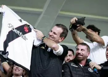 Ajuda ao Vasco e Flamengo ajudaram Eduardo Paes