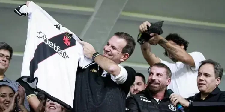 Ajuda ao Vasco e Flamengo ajudaram Eduardo Paes