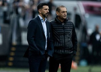 Torcida do Corinthians passa por situação que aconteceu no Vasco