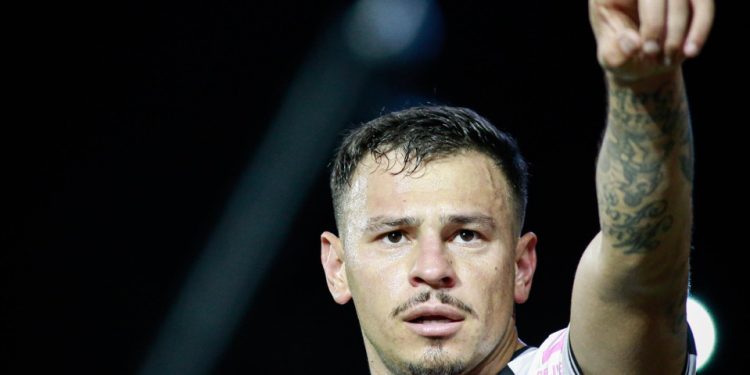 Vasco bate o Cuiabá e volta a vencer no Brasileirão