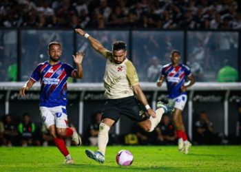 Com dois de Payet, Vasco vence o Bahia no Brasileirão
