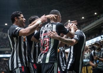 Jogador do Atlético-MG se rende ao Vasco