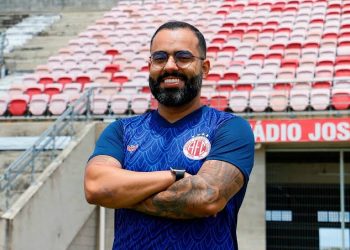 Vasco contrata mais um profissional do ex-clube do atual diretor