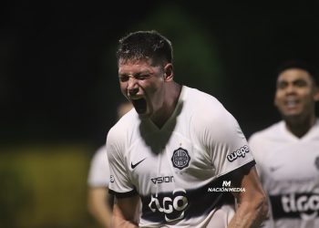 Emprestado pelo Vasco, zagueiro é campeão nacional e se valoriza no mercado