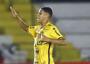 Volante destaque da Série B deve jogar no Vasco em 2025