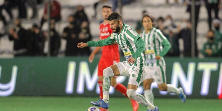 Jogador do Juventude projeta jogo contra o Vasco