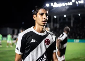 Técnico do Vasco revela motivo do "sumiço" de JP