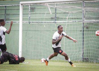 Zagueiro da base pode ganhar chances no Vasco