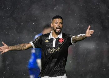 Notícia boa! Paulinho tem data para retornar ao Vasco