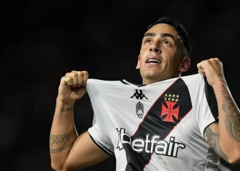 Jogador contestado deve ganhar mais chances no Vasco nos próximos jogos